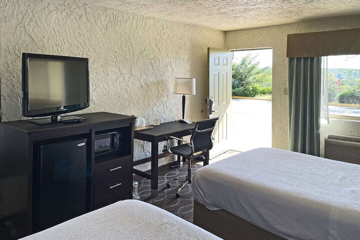1 King Bed (8 of 10)