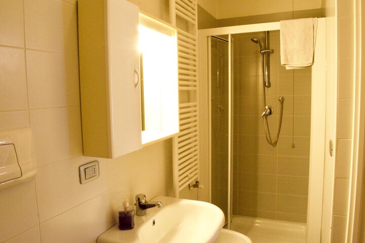 Room 25 of 43