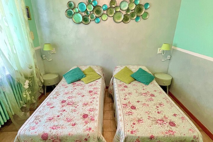 Room 85 of 140