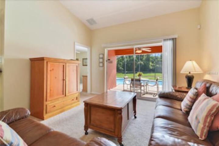Room 4 of 12
