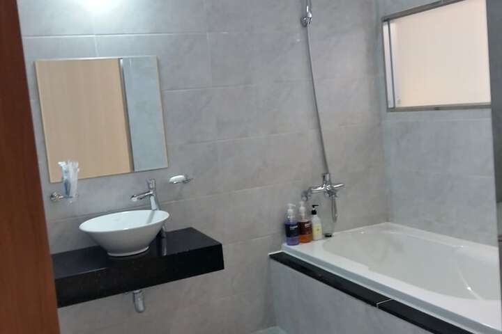 Room 4 of 117