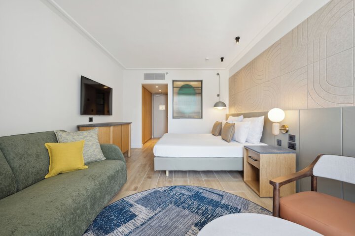 Room 54 of 145