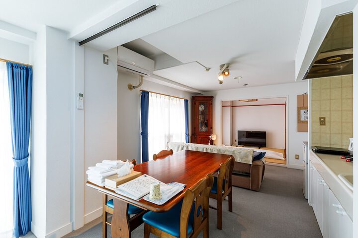 Room 11 of 28