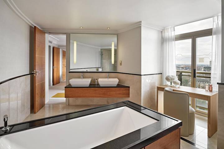 Room 106 of 161