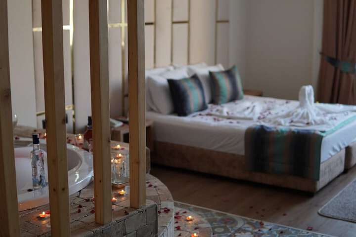 Room 4 of 8