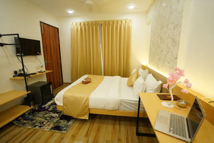 Room 32 of 93