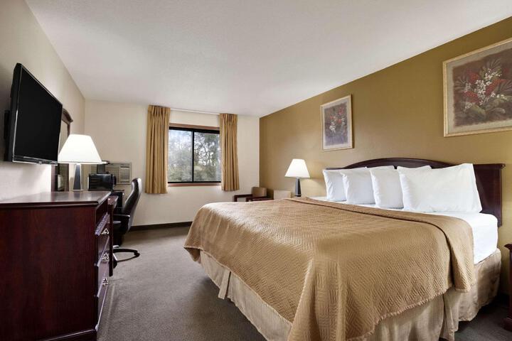 1 King Bed (3 of 15)