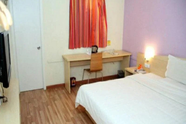 Room 5 of 10