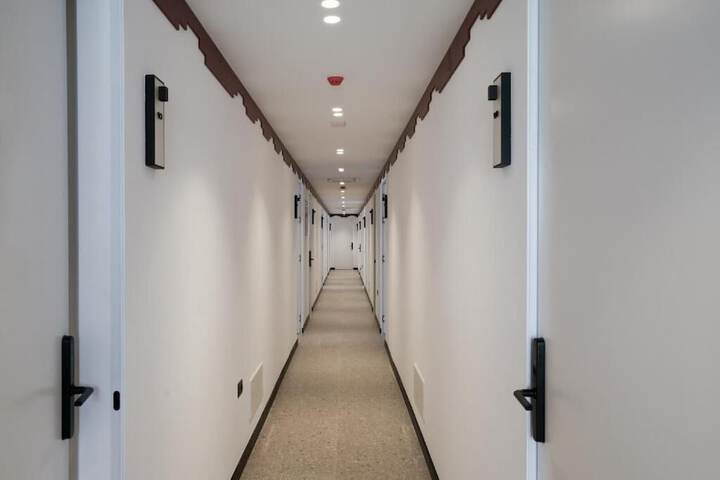 Ballroom/Hall 36 of 40