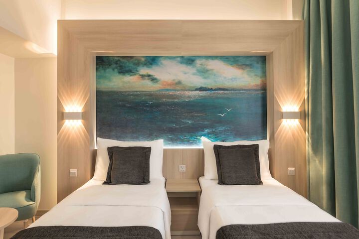 Room 15 of 36