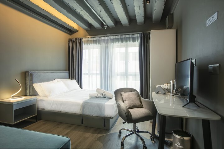 Room 15 of 30