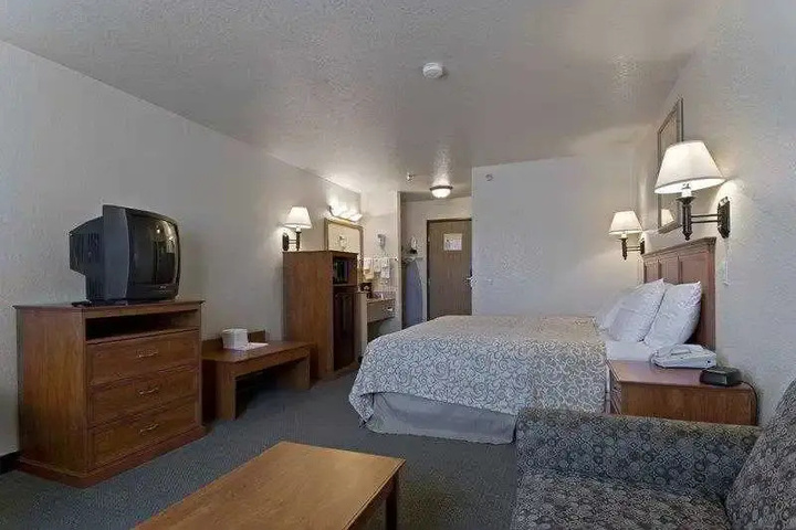 Room 2 of 9