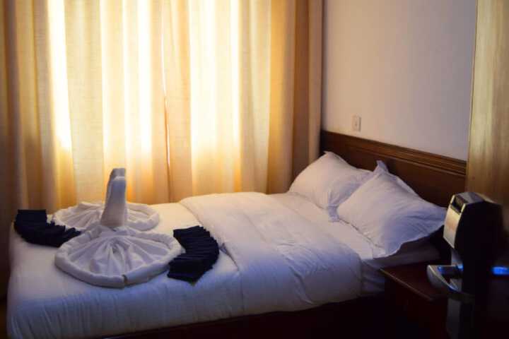 Room 10 of 33