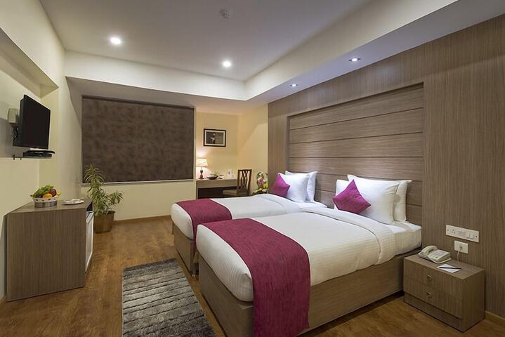 Room 5 of 6