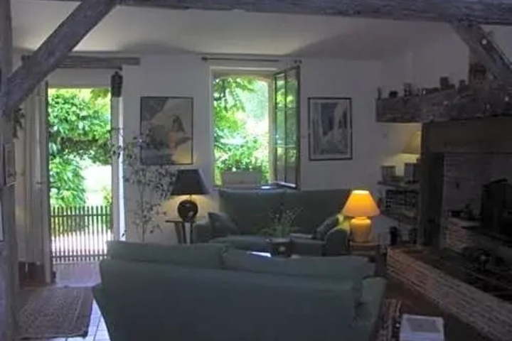 Room 4 of 4