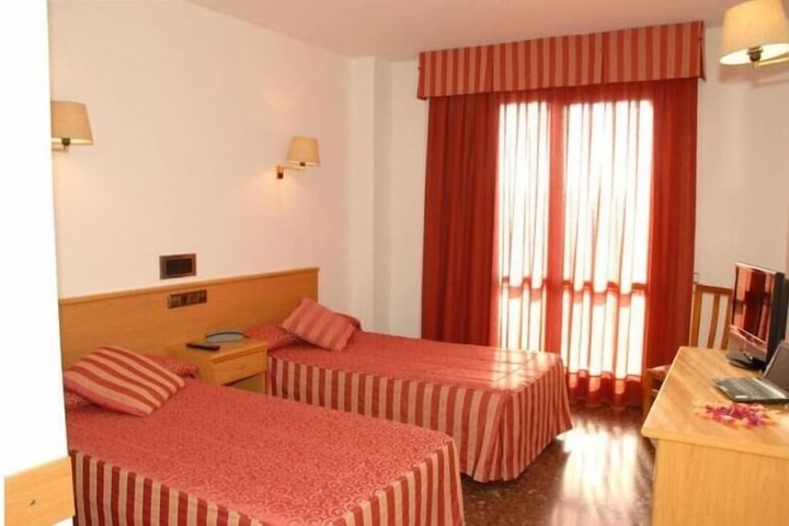 Room 6 of 17