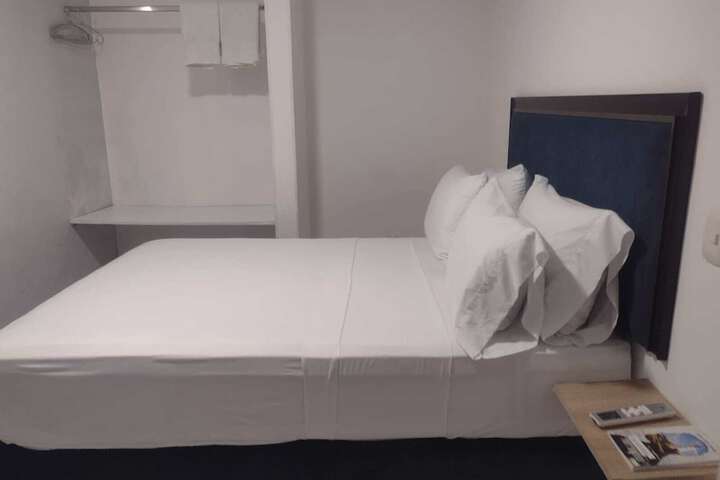 Room 11 of 41