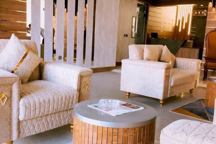 Hotel Four Square in Karachi