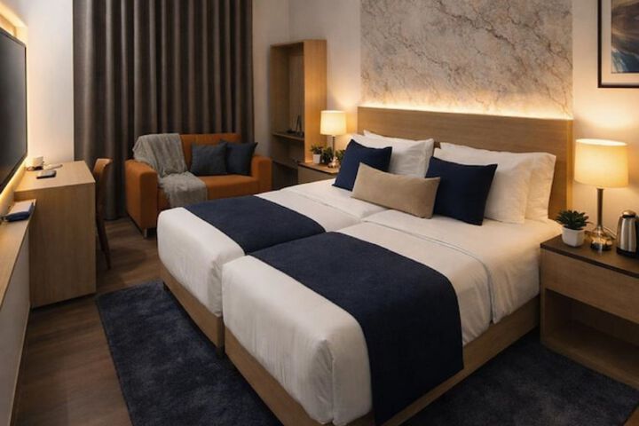 Room 4 of 33