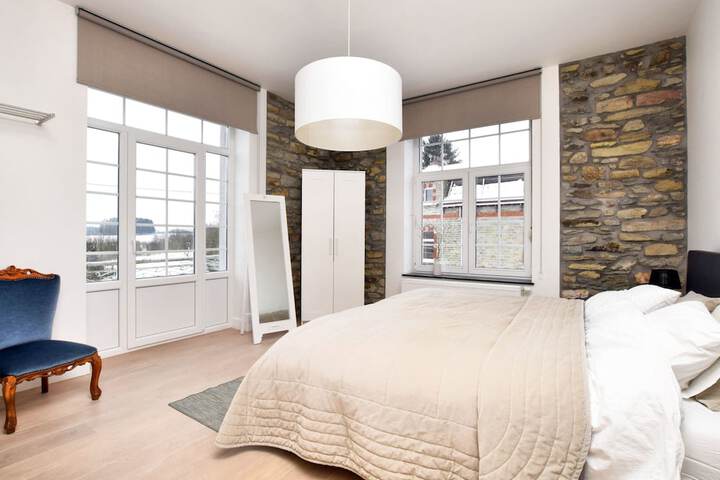Room 4 of 40