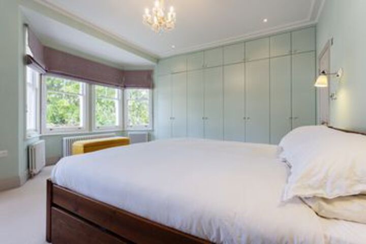 Room 16 of 28