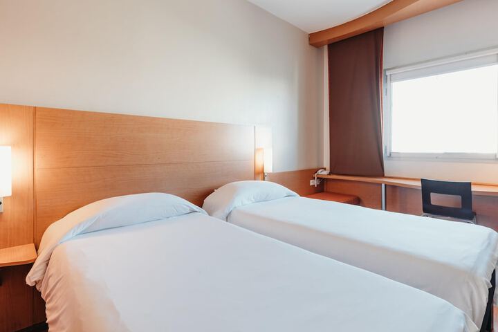 Room 21 of 102