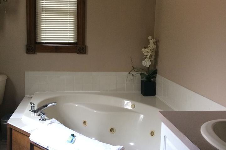 Hot Tub 22 of 48