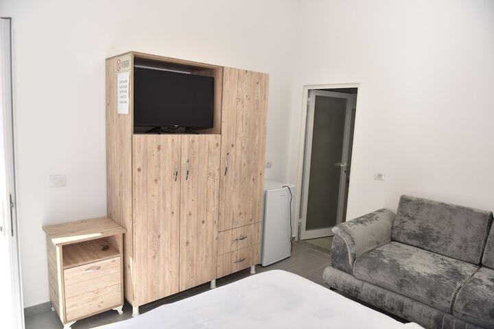 Room 17 of 31