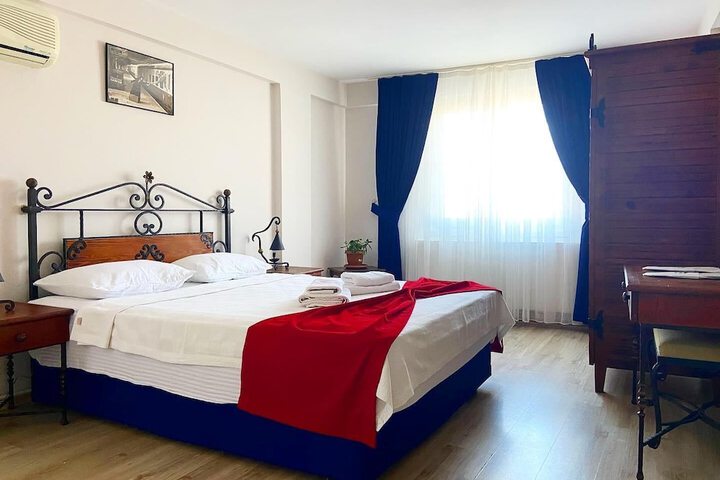 NAZ OTEL in Foça