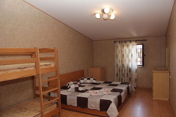 Room 10 of 36