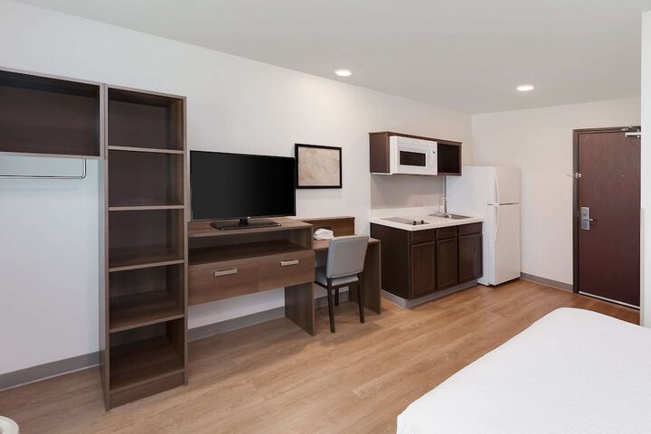 Queen Bed Accessible (9 of 13)