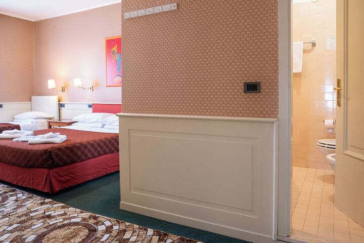 Room 10 of 50
