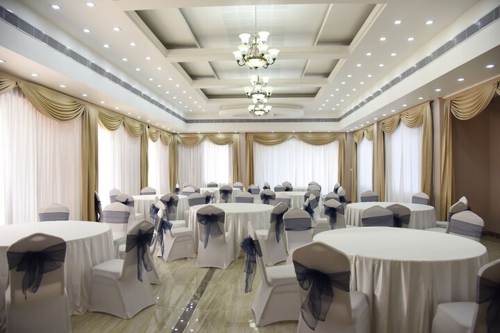 Ballroom/Hall 13 of 19