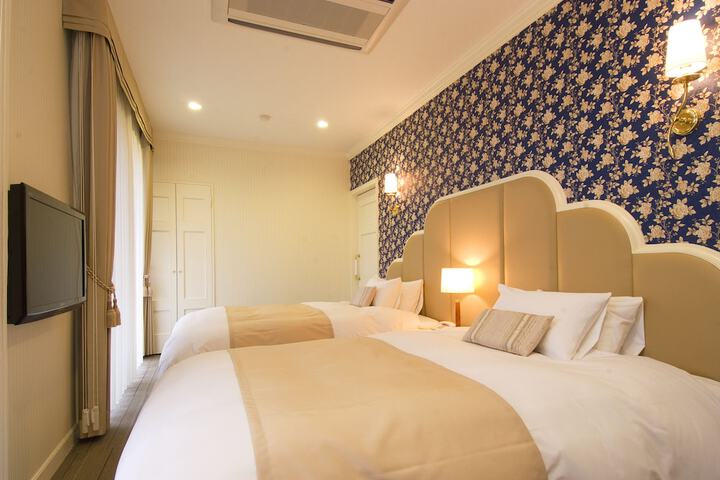 Room 12 of 87