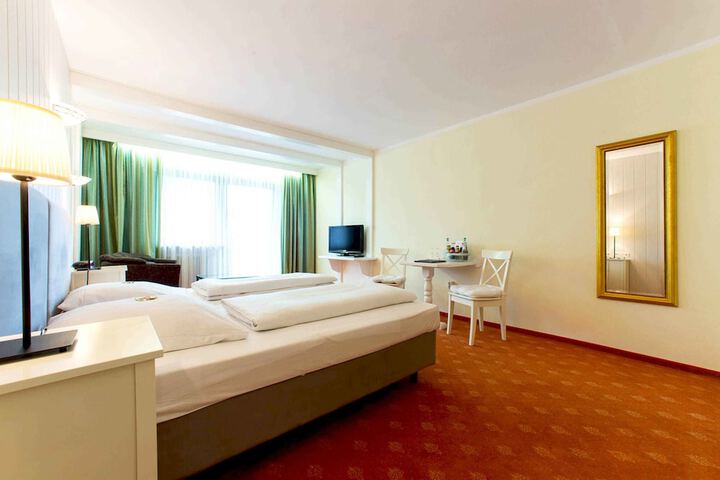 Room 6 of 42