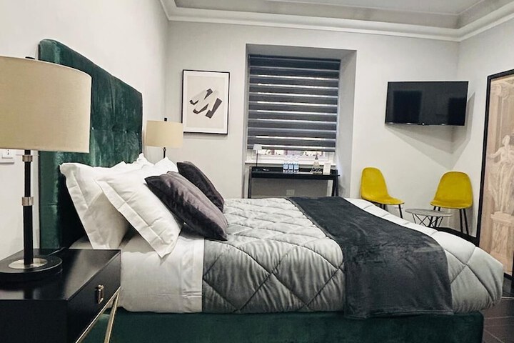Room 3 of 28