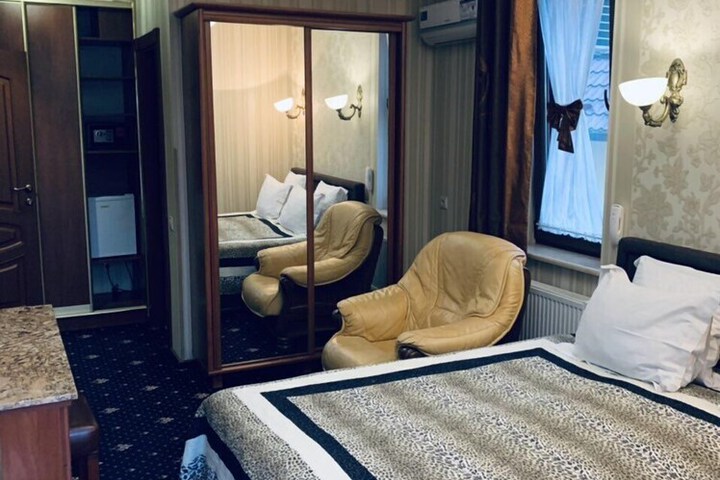 Room 10 of 49