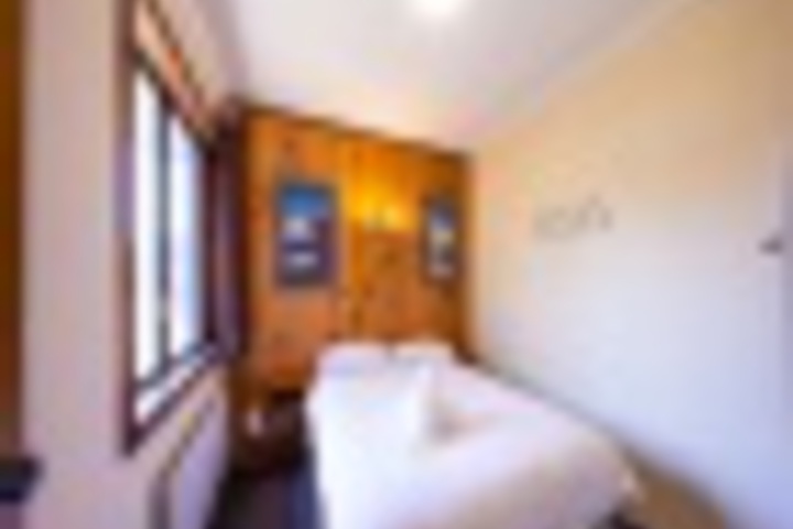 Room 444 of 693