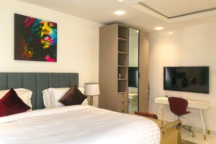 Room 6 of 15