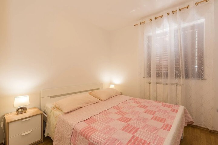 Room 5 of 31