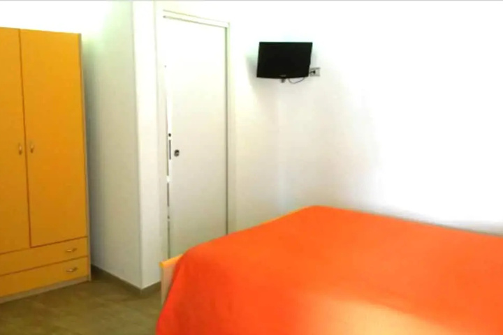 Room 4 of 10