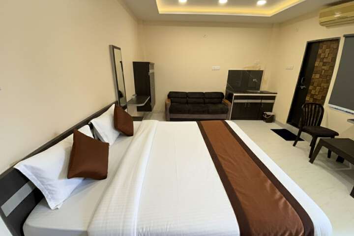 Room 13 of 26