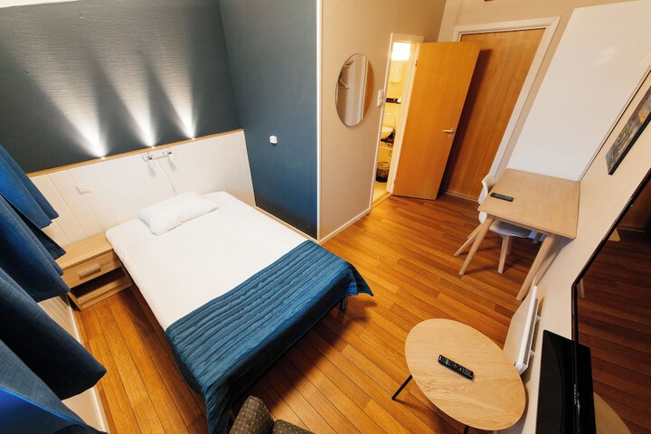 Room 38 of 199