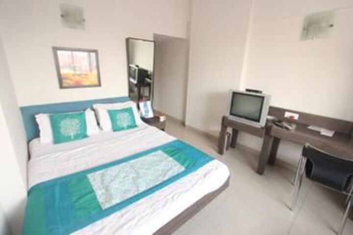 Room 7 of 16