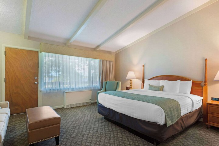 Business King Bed (3 of 14)