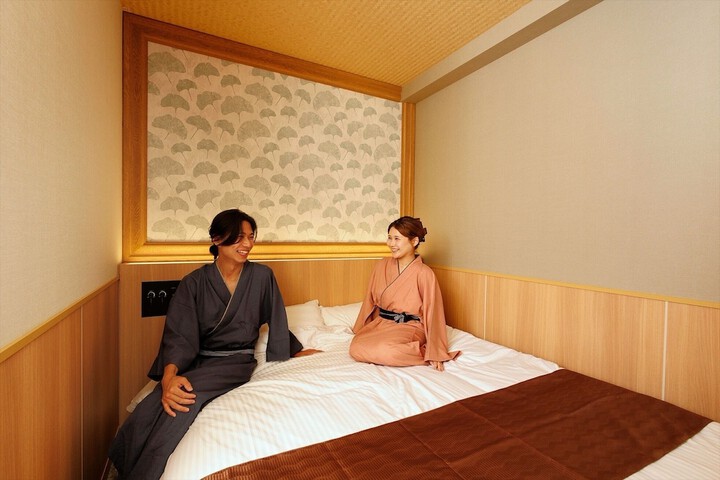 Room 17 of 38