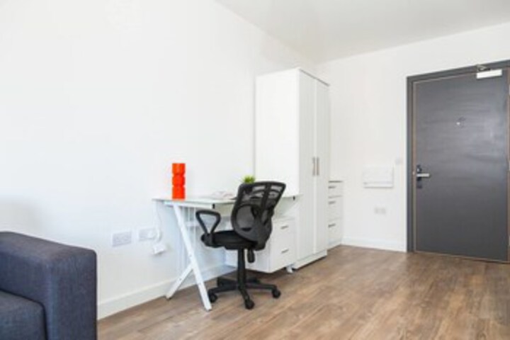 Room 5 of 10