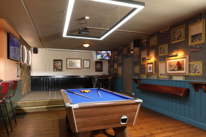 Lounge 20 of 24