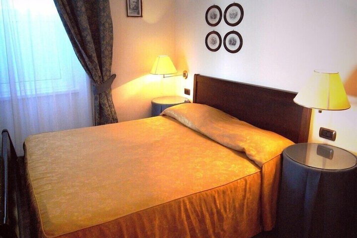 Room 5 of 65