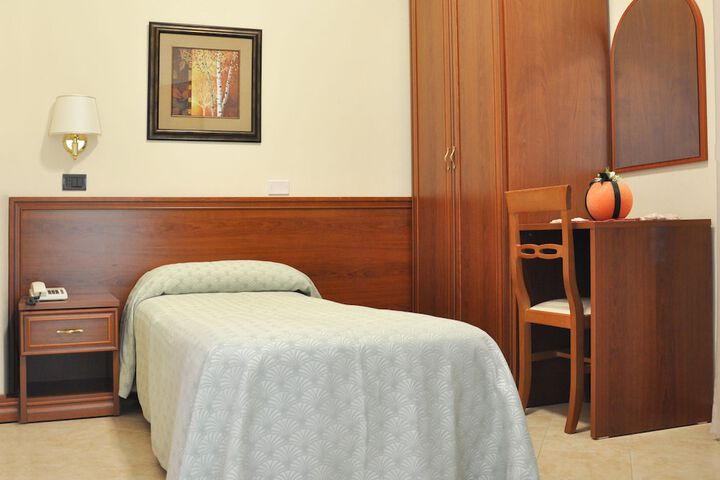 Room 5 of 43